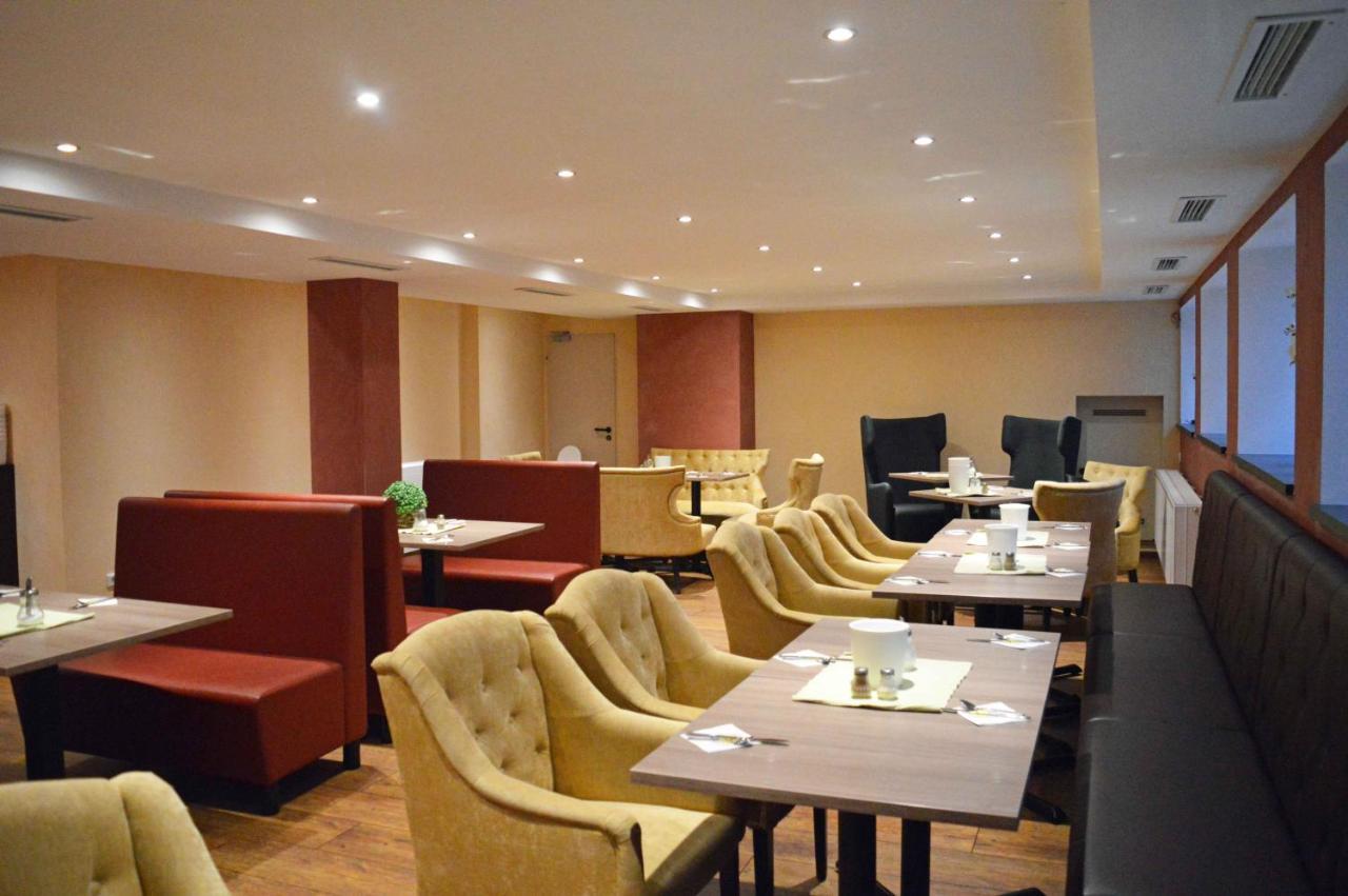 Aparthotel Jaegerhaus Вилинген Екстериор снимка