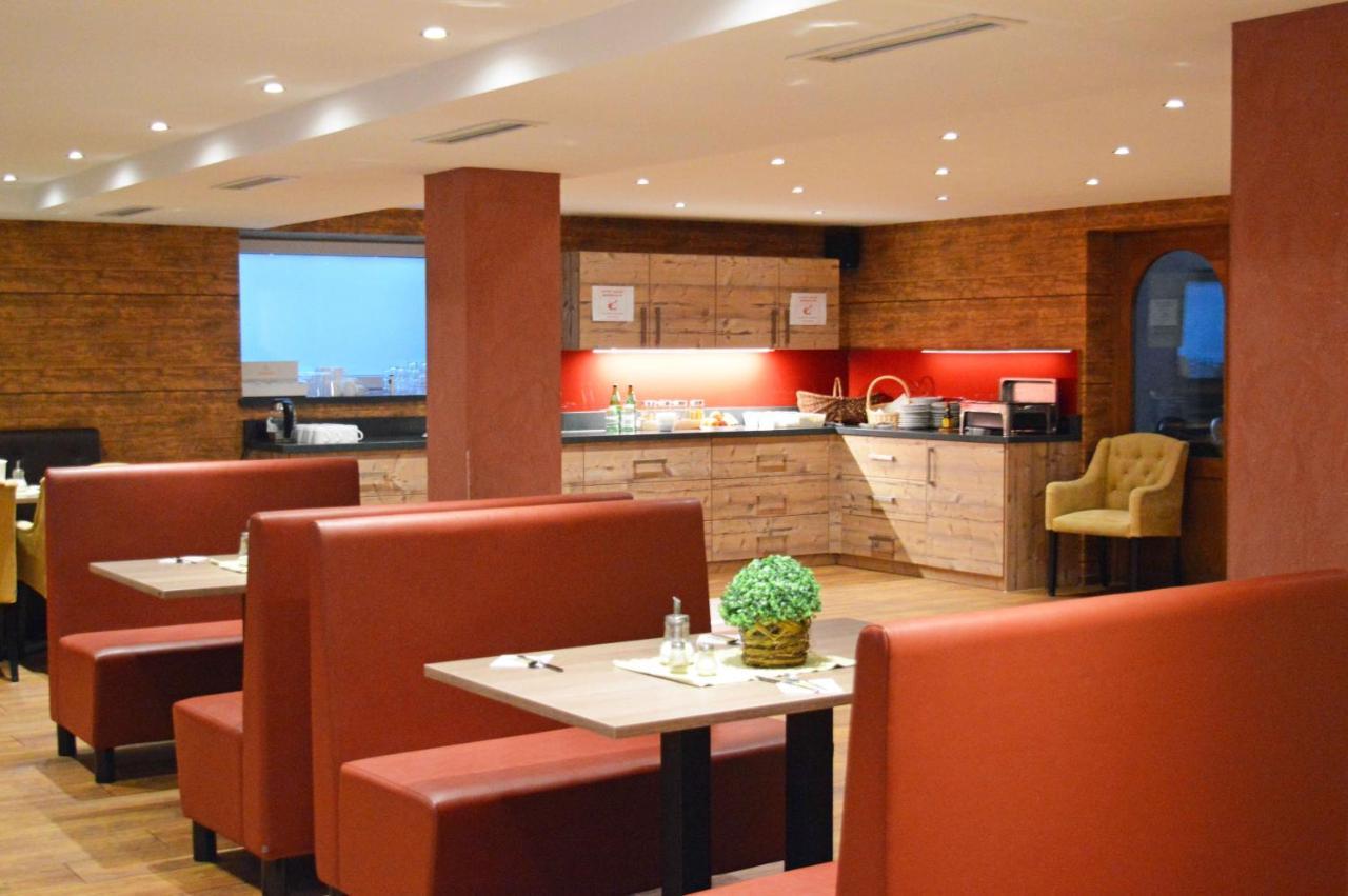 Aparthotel Jaegerhaus Вилинген Екстериор снимка